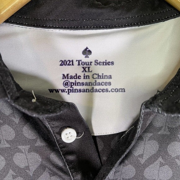 Pins and Aces Men's Golf Polo Short Sleeve Shirt Black Spade Print Size XL - Picture 3 of 4